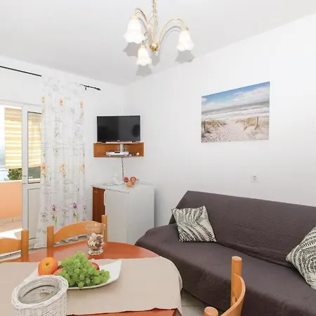 7 Apartment *